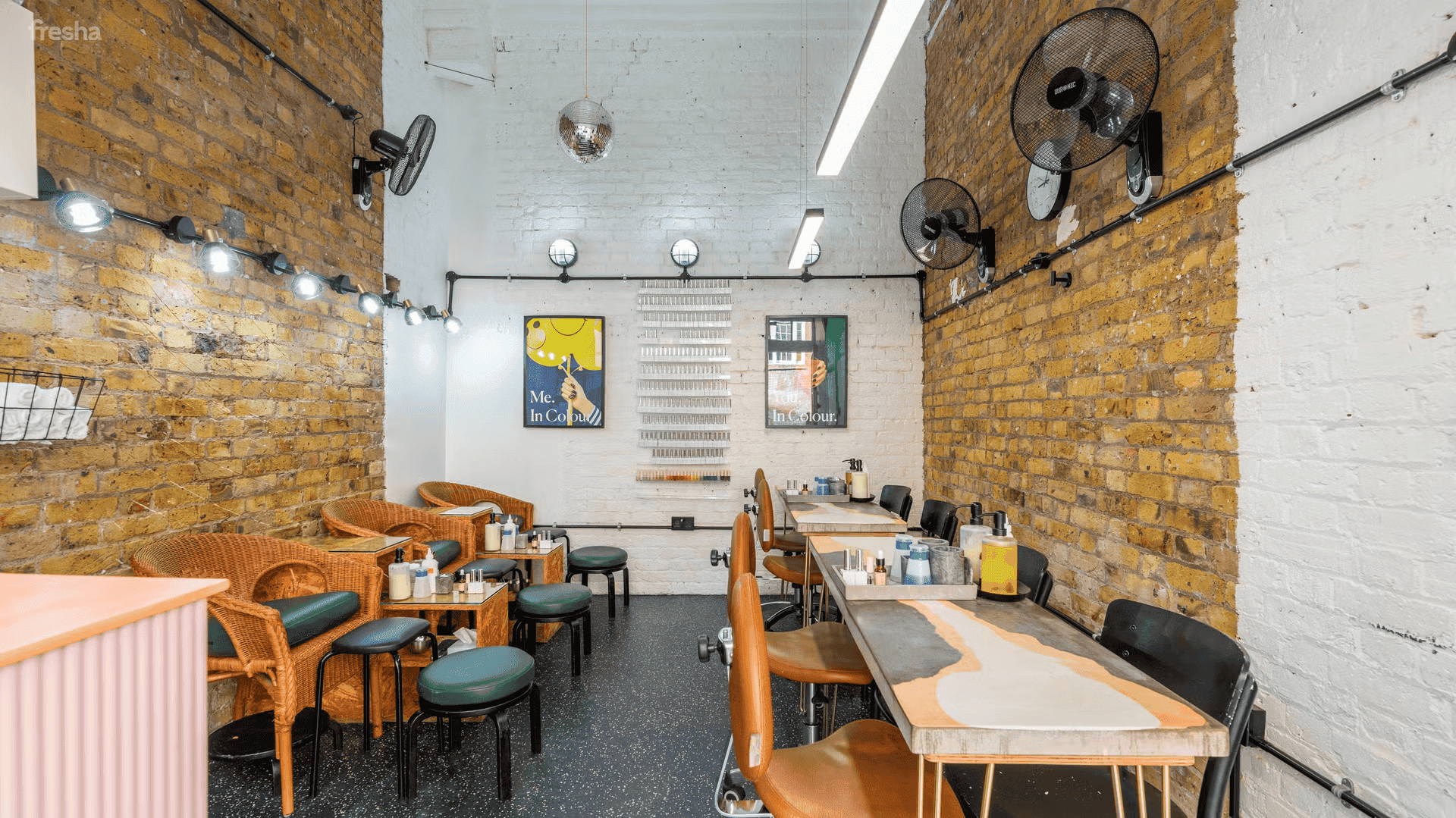 shoreditch nails london client seating