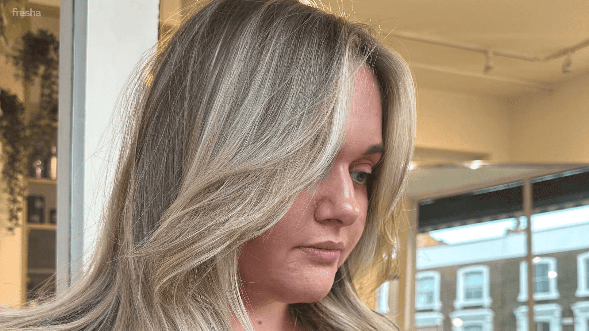 blonde hair with moneypieces