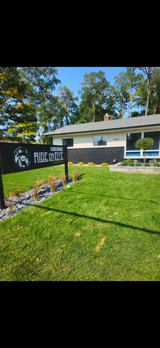 Foto de Peluquería para Ride or Dye - an Emily Fulton Salon