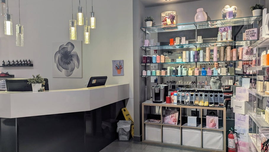 Ombre Salon