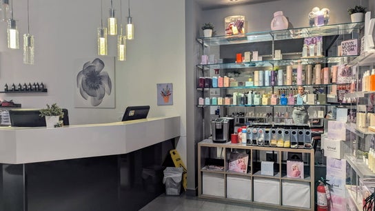 Tyypin Hair Salon palvelun kuva liikkeelle Ombre Salon