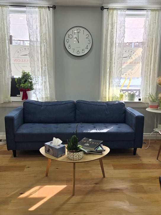 Salon fryzjerski obraz dla: Sandwich Towne Hair Salon