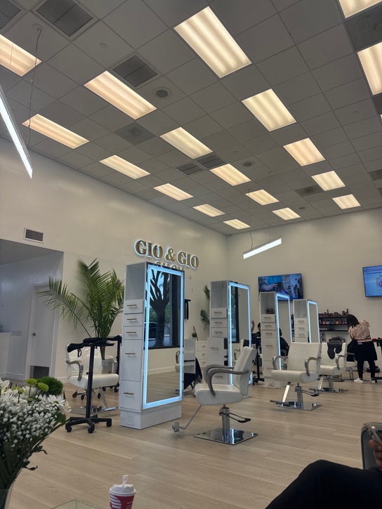 Immagine di Parrucchiere per Gio & Gio New Concept Salon Downtown