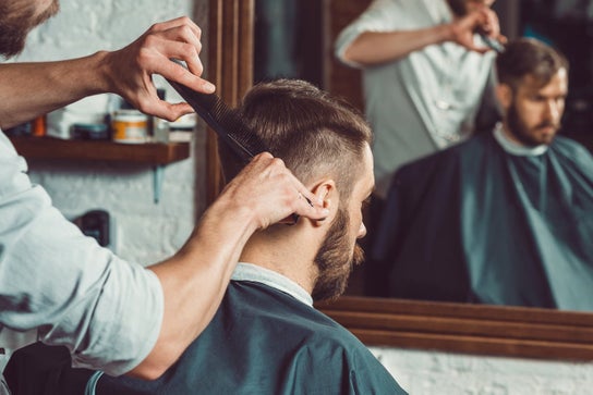 Imagem de Cabeleireiro para Kim's Beachside Barbershop Inc.
