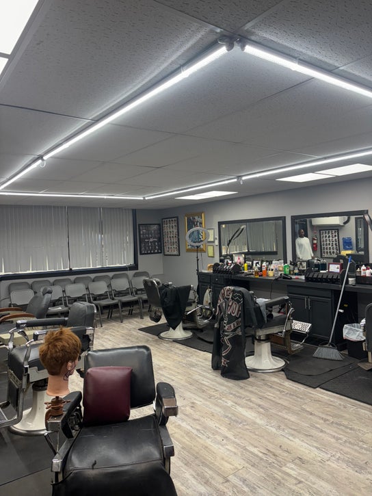 Barber obraz dla: Precision Cuts