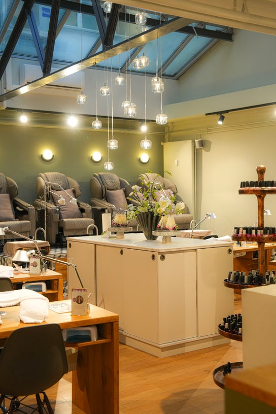 Image de Institut de beauté pour 🥇 Beautylounge | Nails, Brows & Lashes