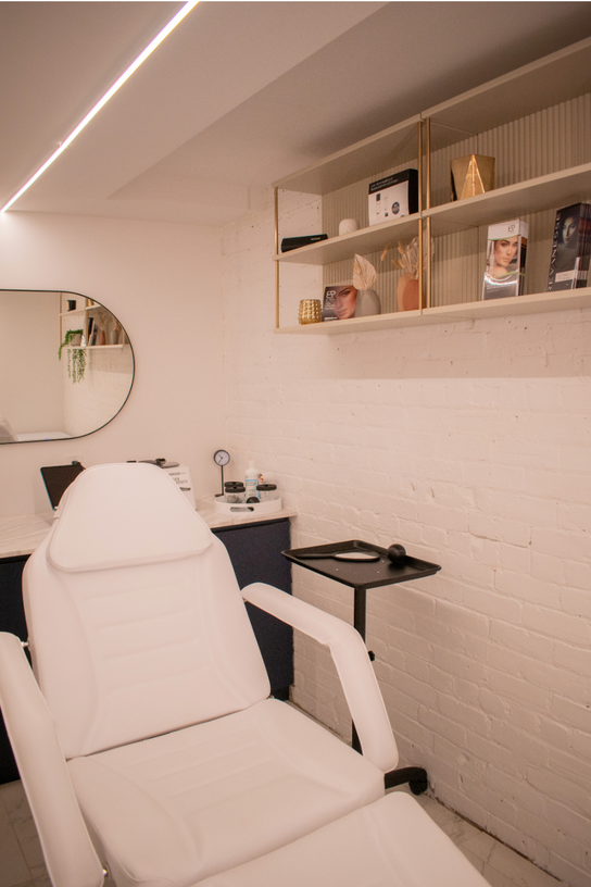 Foto de Estéticas para Fifteen Twelve Beauty - Toronto Cosmetic Clinic