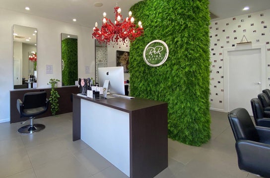 Tyypin Hair Salon palvelun kuva liikkeelle RnR Hair & Beauty