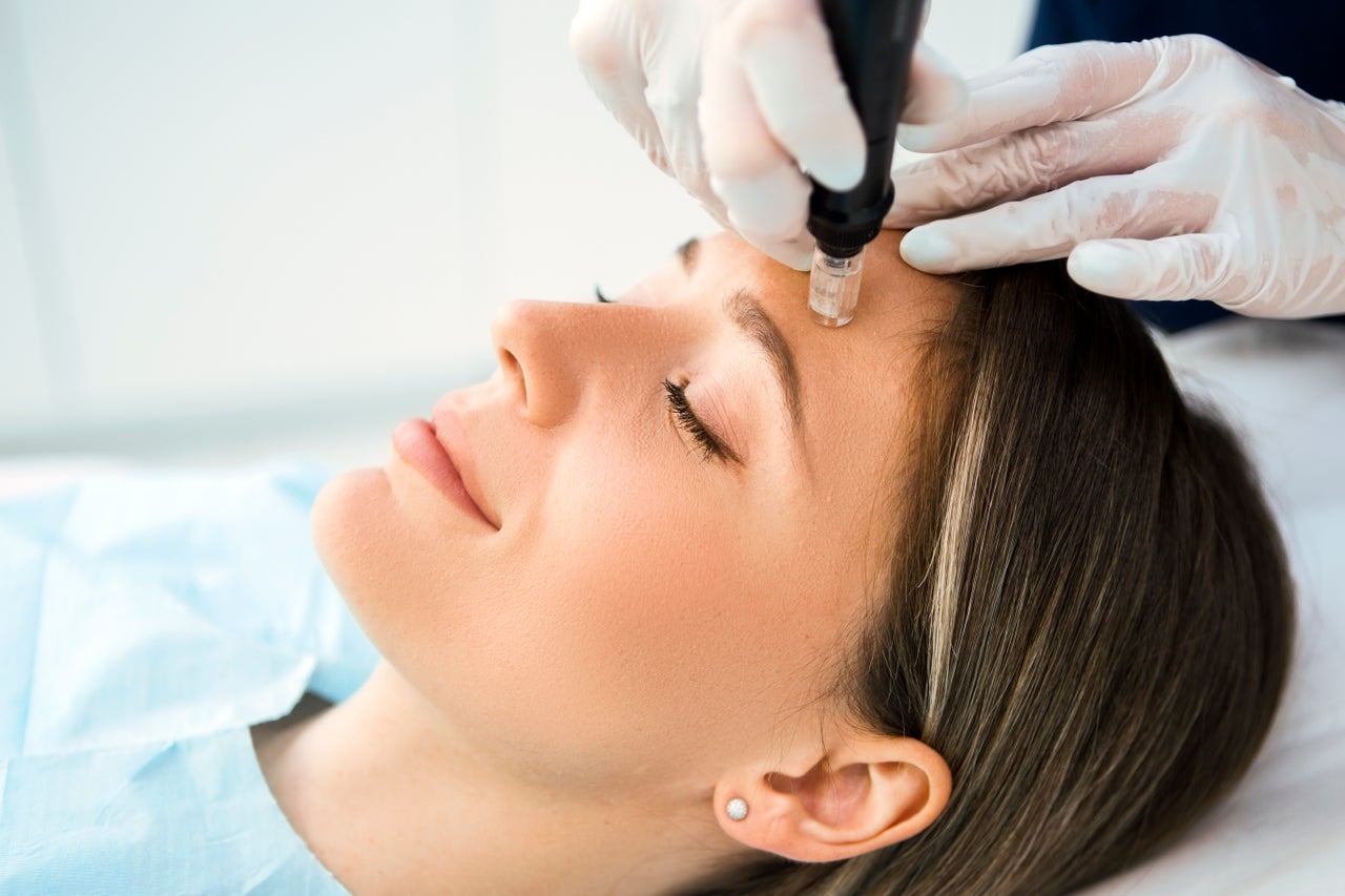 Best salons and clinics for facial extractions Near Me in North