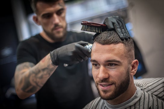 Foto de Barbería para Maxwell’s Barber Shop (formally Les’s)