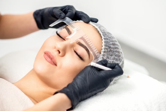 Eyebrows & Lashes image for Benefit Cosmetics BrowBar Lounge, Bugis+