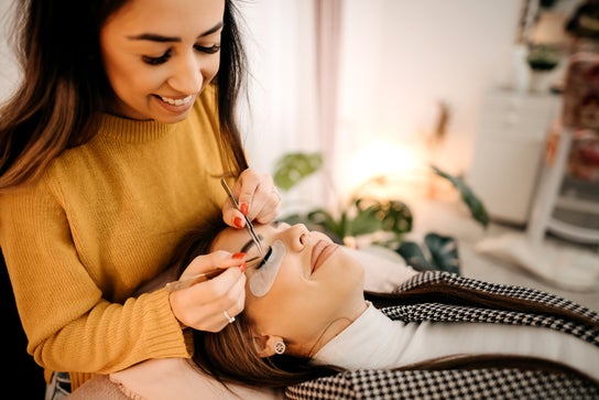 Tyypin Kulmakarvat ja silmäripset palvelun kuva liikkeelle BellaPerm Permanent Make-up