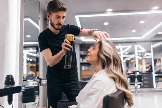 Image de Salon de coiffure pour Hairology Gents Salon Karama