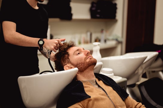 Tyypin Hair Salon palvelun kuva liikkeelle Pracownia Fryzur Gdynia - Iwona Pietrzak