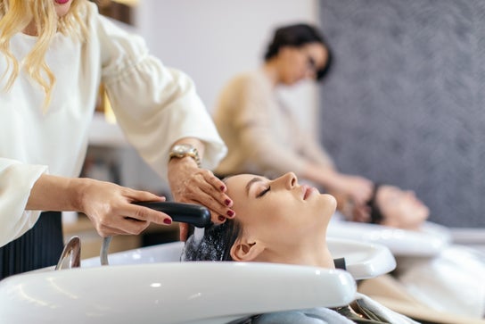 Salon fryzjerski obraz dla: Gina's hair studio