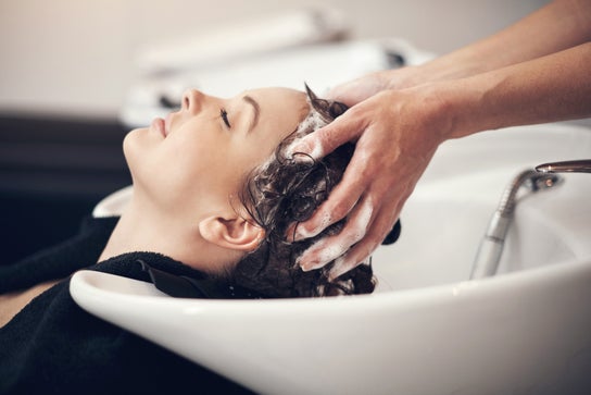 Tyypin Hair Salon palvelun kuva liikkeelle Studio Piękności Angela Angelika Dombrowska