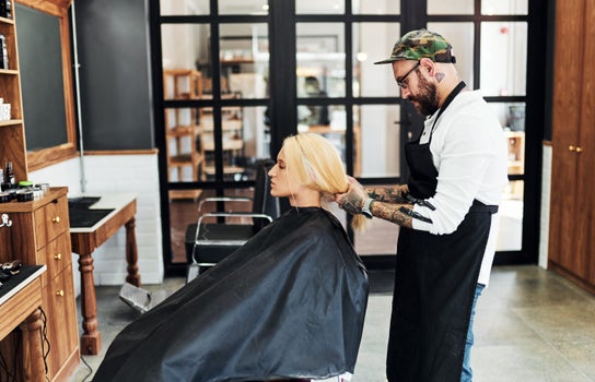 Tyypin Hair Salon palvelun kuva liikkeelle Salon de Ville