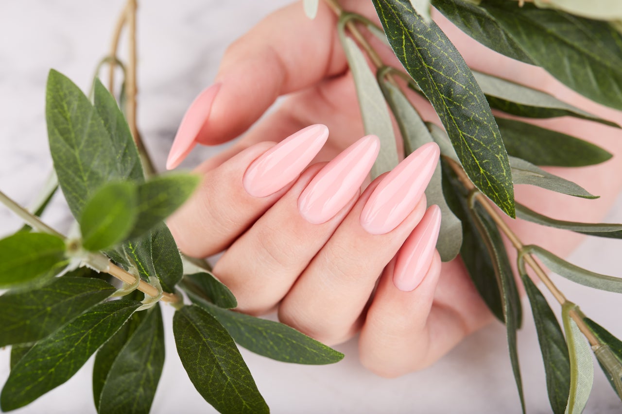 What are the reviews of the customers after using nail services at Beverly  Hills Nails & Spa | nail salon 15090