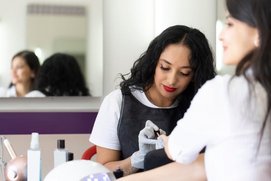 Image de Salon de manucure pour Uñas Elegant’s Nails Pestañas Make Up Cursos
