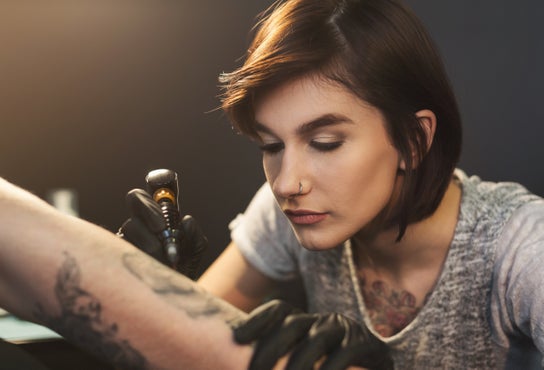 Foto de Tatuaje y piercing para Bendita studio