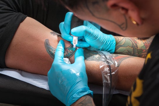 Foto de Tatuaje y piercing para Essential Beauty Rundle Mall