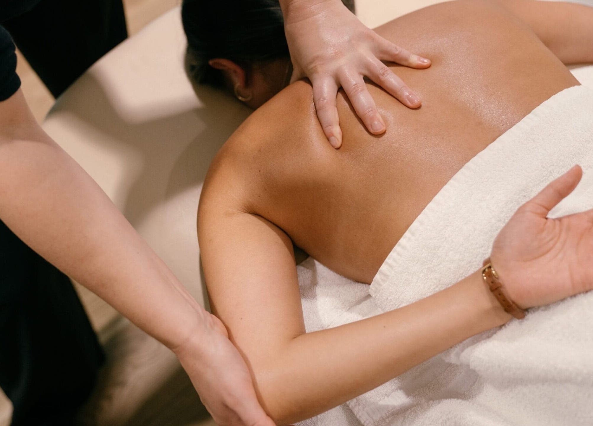 Relaxing massage at Global Health Mobile, Calgary, Alberta, CA, enhancing wellness and comfort.