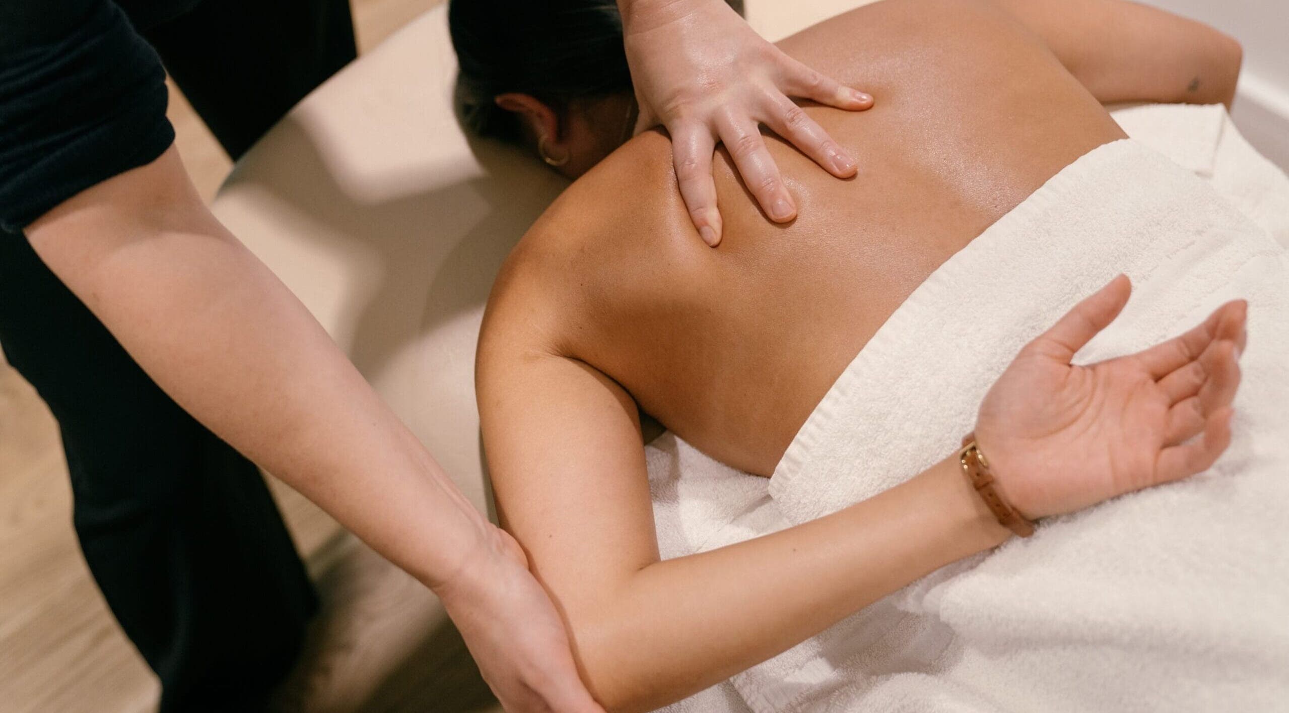Relaxing massage at Global Health Mobile, Calgary, Alberta, CA, enhancing wellness and comfort.