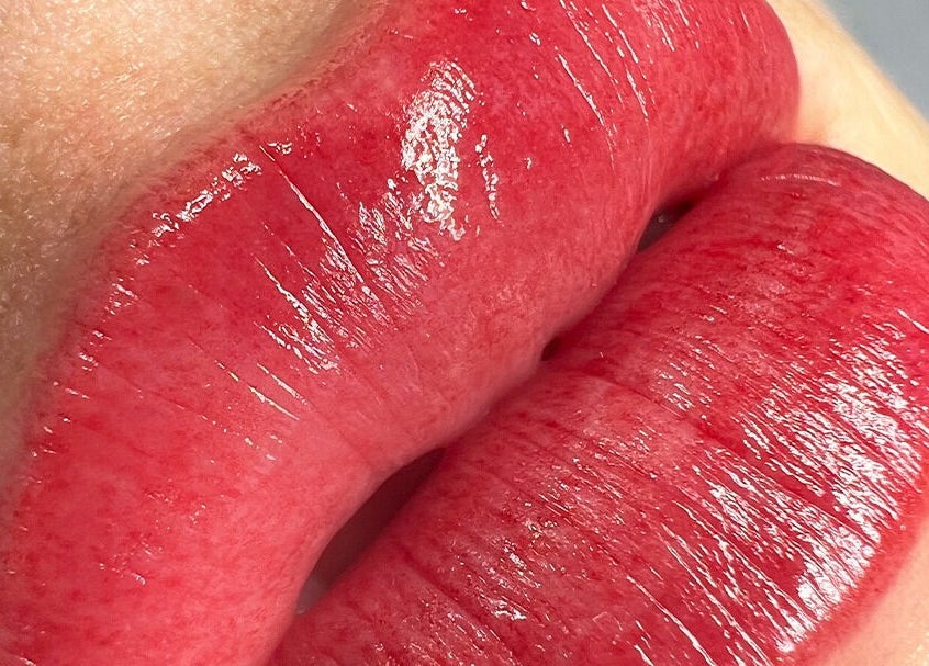 Labios perfectamente teñidos en 🔴GMD Microblading Studio, Puerto Vallarta, Jalisco, MX.