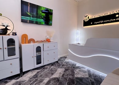 Healing Head Spa lobby in Arlington, Texas, US with elegant decor and calming atmosphere.