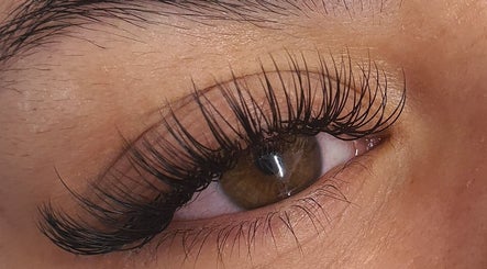 Eyelash Extensions by Charlotte Studio