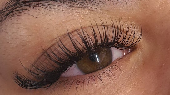 Eyelash Extensions by Charlotte Studio