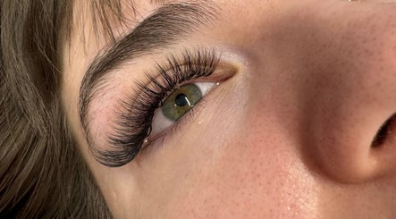 Imagen 3 de Eyelash Extensions by Charlotte Studio