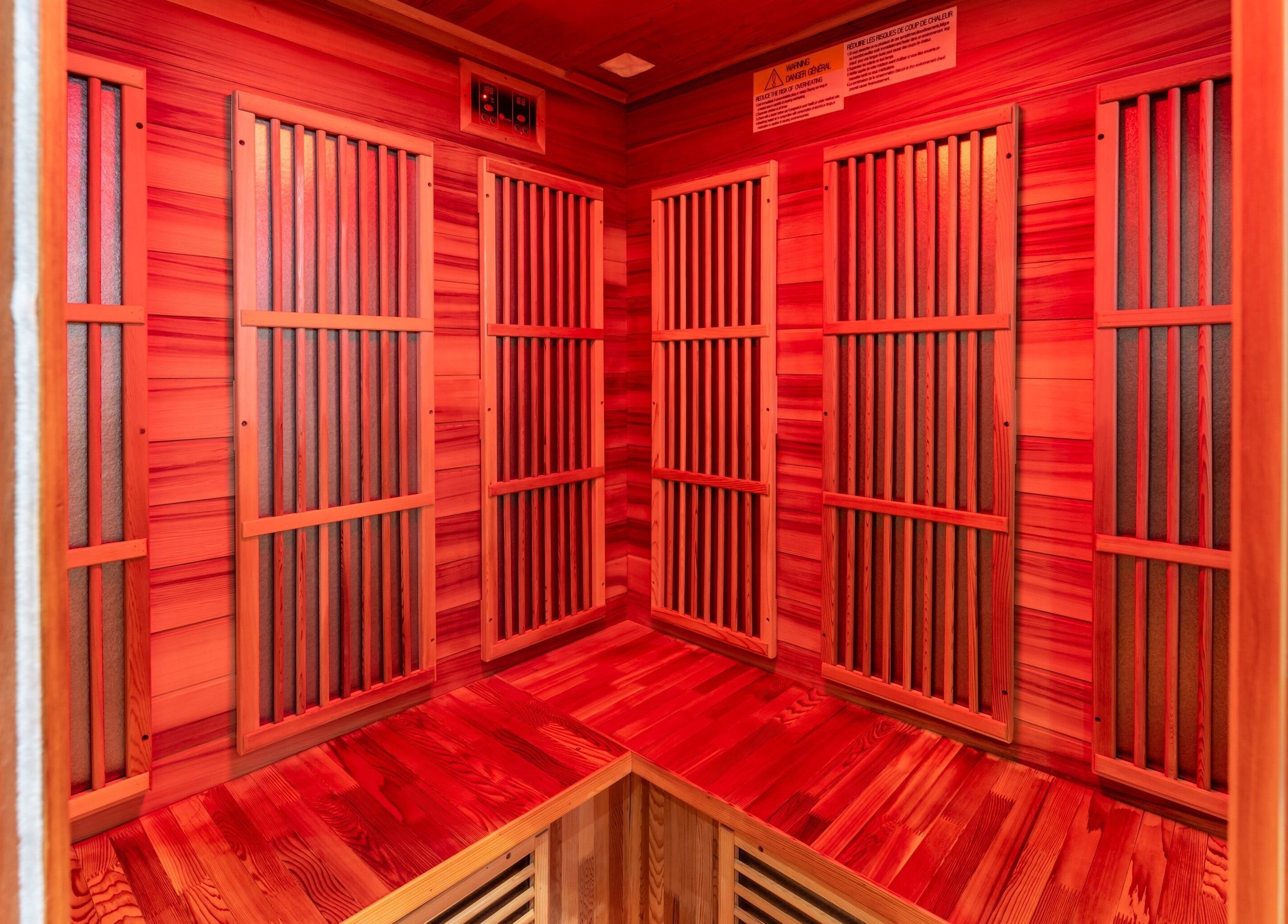 Sauna lumineux chez Vibrations Om - St-Laurent (de l'Église), Montréal, Québec, CA. Relaxation assurée.