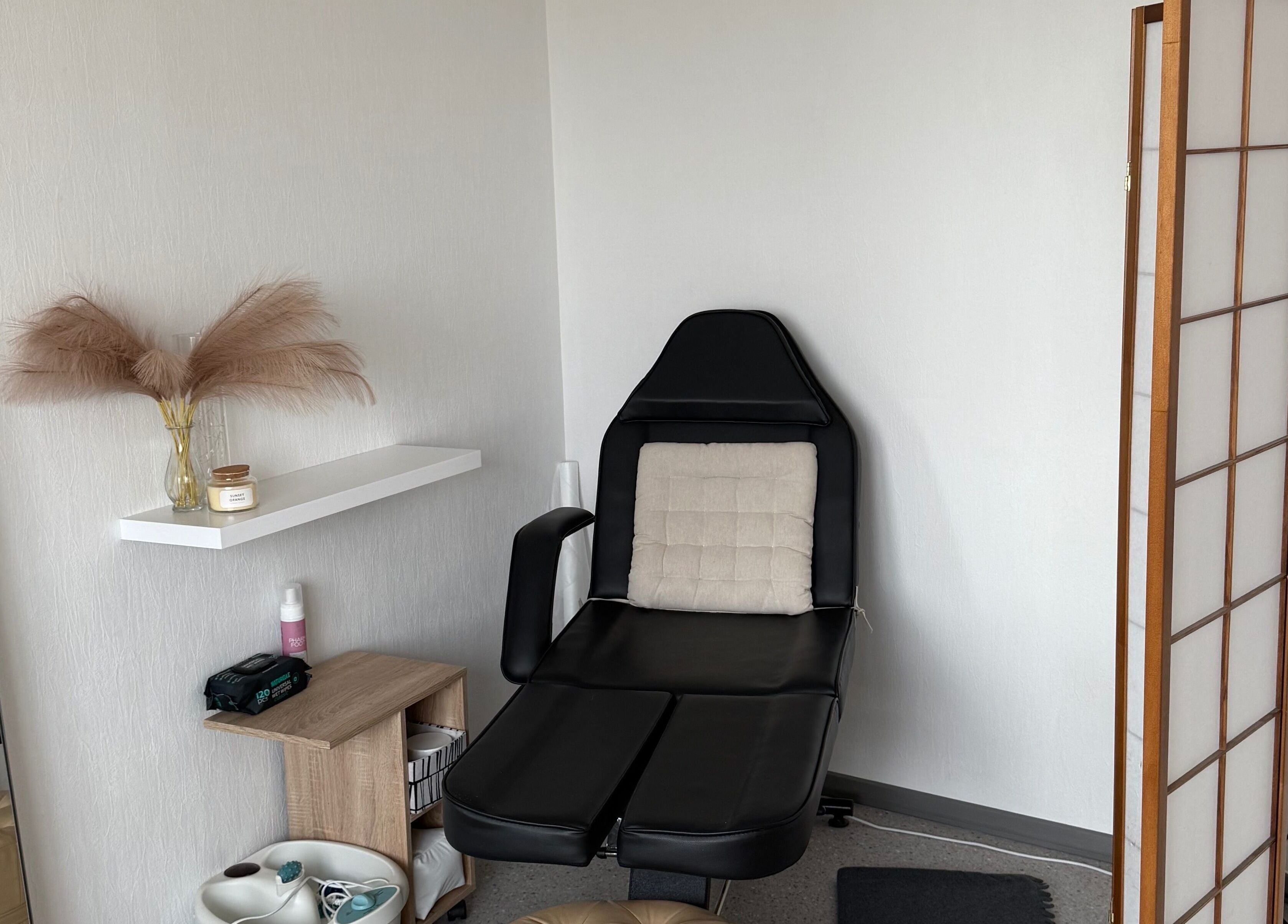 Comfortable seating area at Adelenailsstudio, Jūrmala, Latvija, LV, featuring stylish decor.