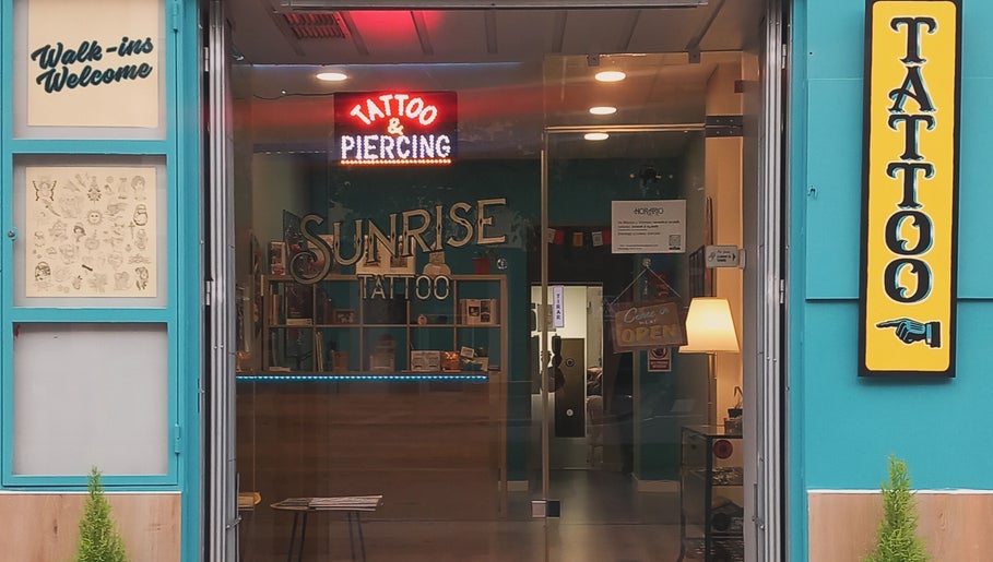 Sunrise Tattoo Shop slika 1