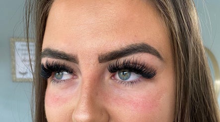 Gambar Lou Lashes 3