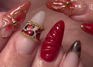 Elegant nail art with floral design at Chill Nails Sydney, Bonnyrigg, New South Wales, AU.