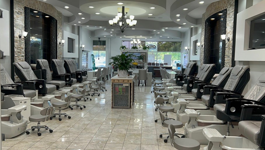Luxury Nail Bar in Chamblee - Brookhaven image 1