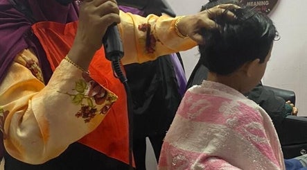 Professional hair styling at Dmanja Salon Cawangan Alor Setar, located in Alor Setar, Kedah, MY.