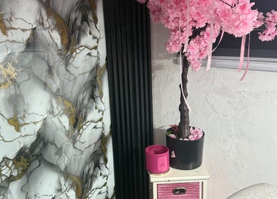 Decoración floral en Isanailsstudios, Panamá, Provincia De Panamá, PA. Elegante árbol rosa y mármol.