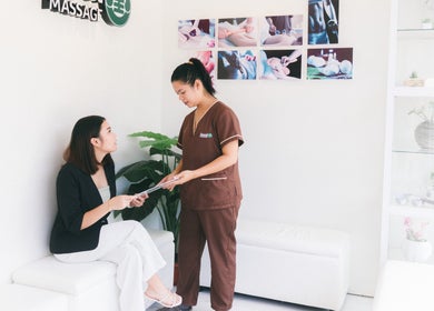 Client consulting with therapist at Jinsei Massage - Pila Branch, Pila, Calabarzon, PH inside a calm, bright room.