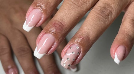 Isaa Nail Designer image 3