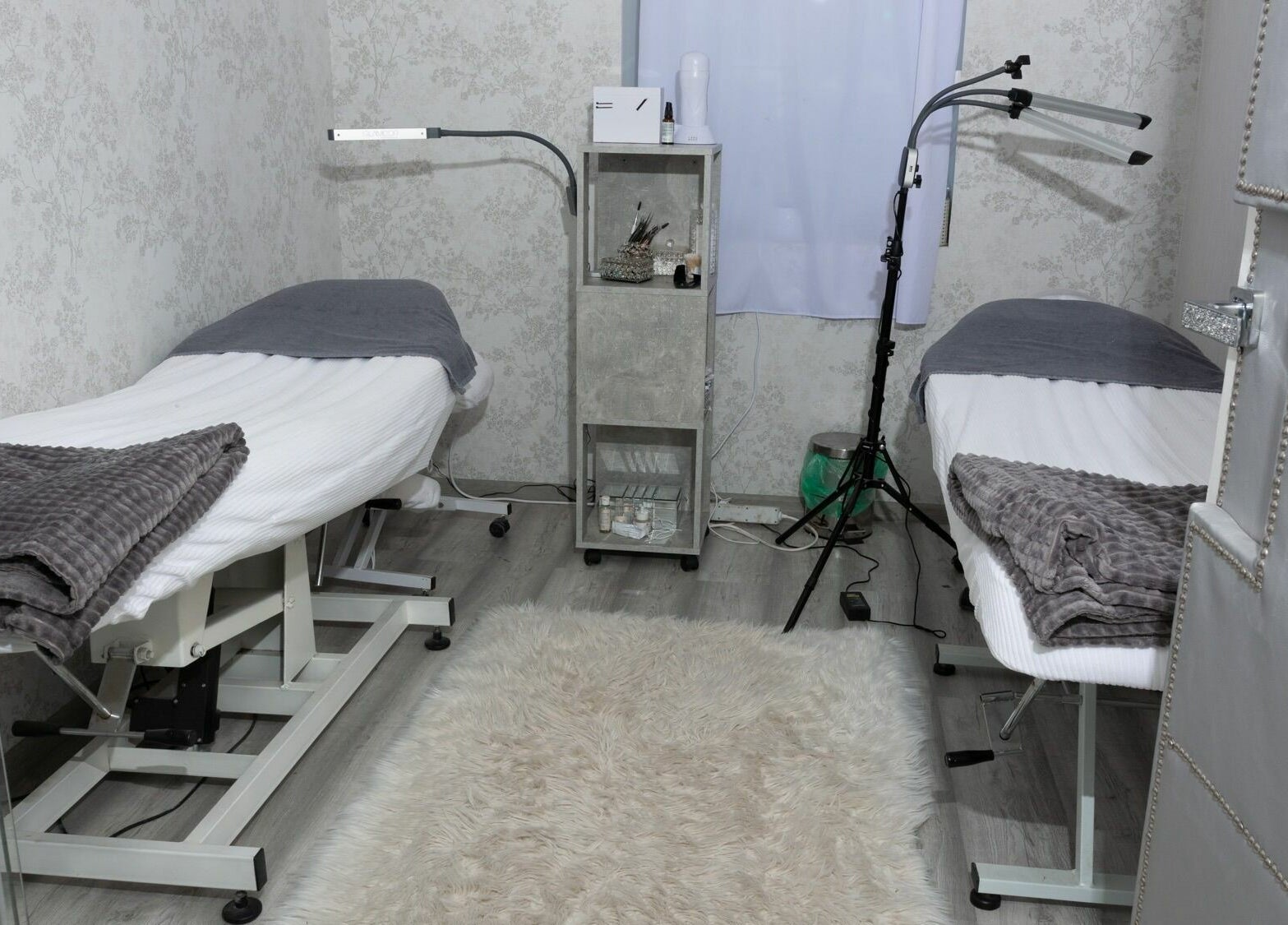 Kényelmes kezelőszoba a Beauty Beat Szépségstúdióban, Kecskemét, HU.