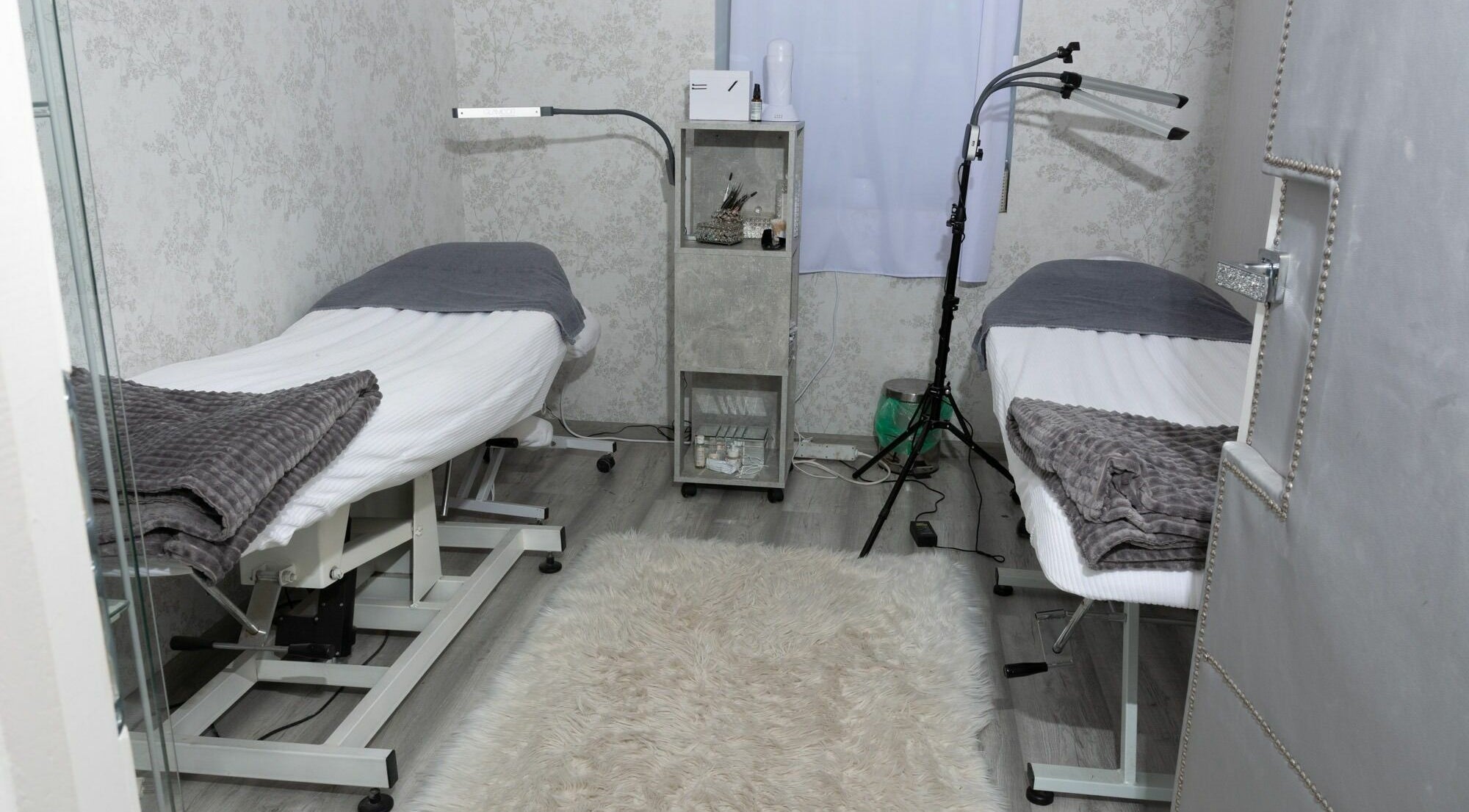 Kényelmes kezelőszoba a Beauty Beat Szépségstúdióban, Kecskemét, HU.