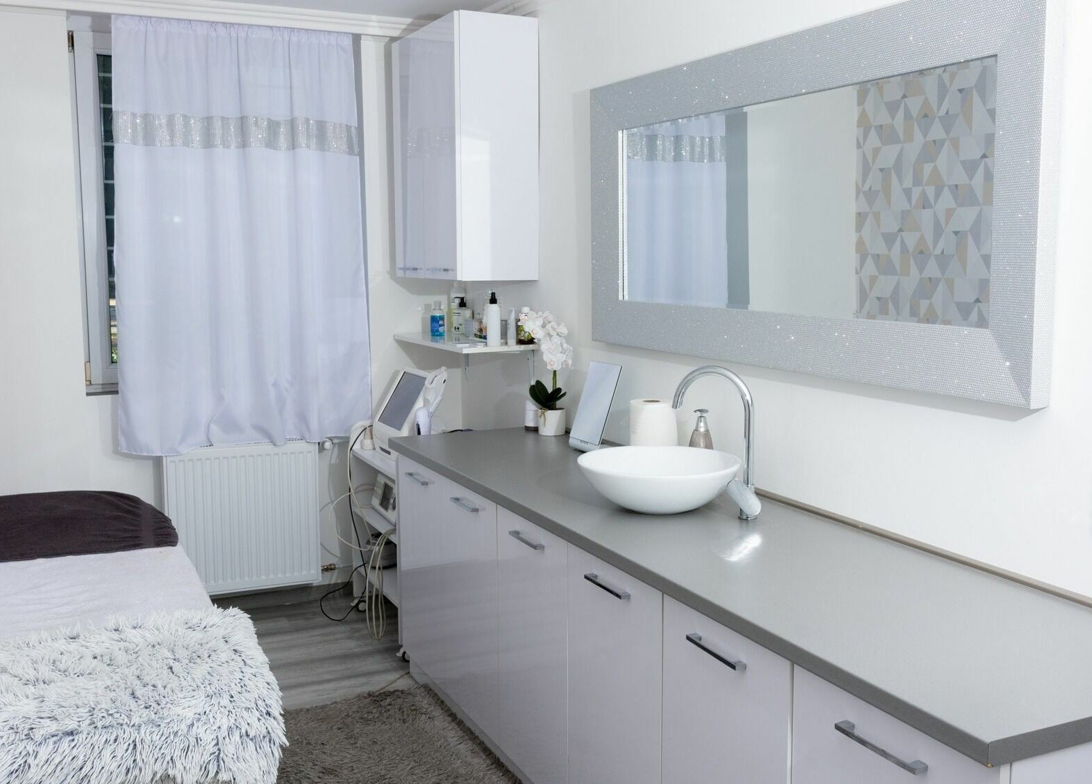 Modern szépségszalon belső tér, Beauty Beat Szépségstúdió, Kecskemét, HU.