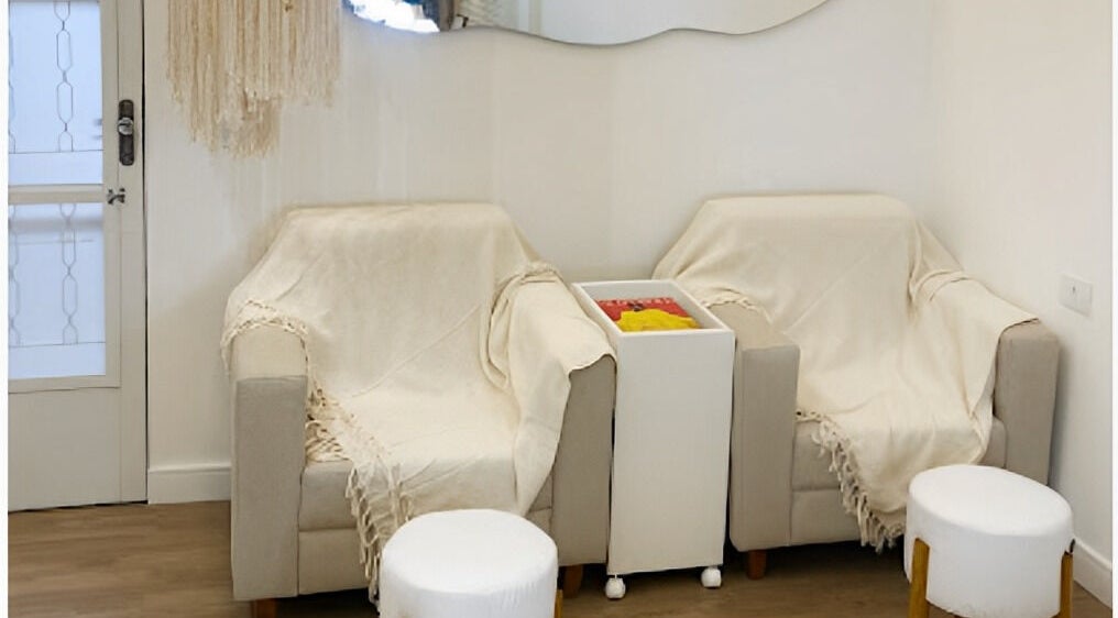 Área de espera elegante com poltronas confortáveis no Studio 096, São Paulo, São Paulo, BR.
