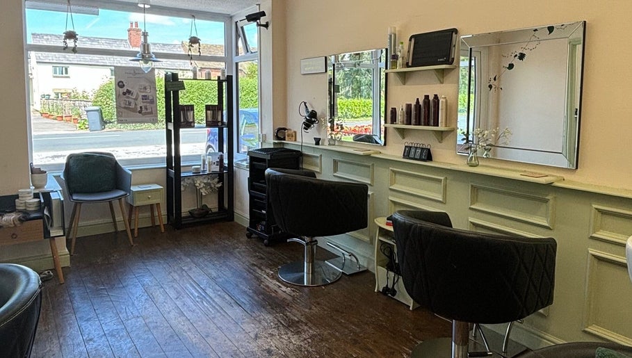 Niamh Elizabeth Hairdressing – obraz 1