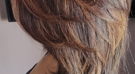 Elegant hair styling at Divas Only Mobile Salon, Cape Town, Western Cape, ZA. Highlighted brown layers.