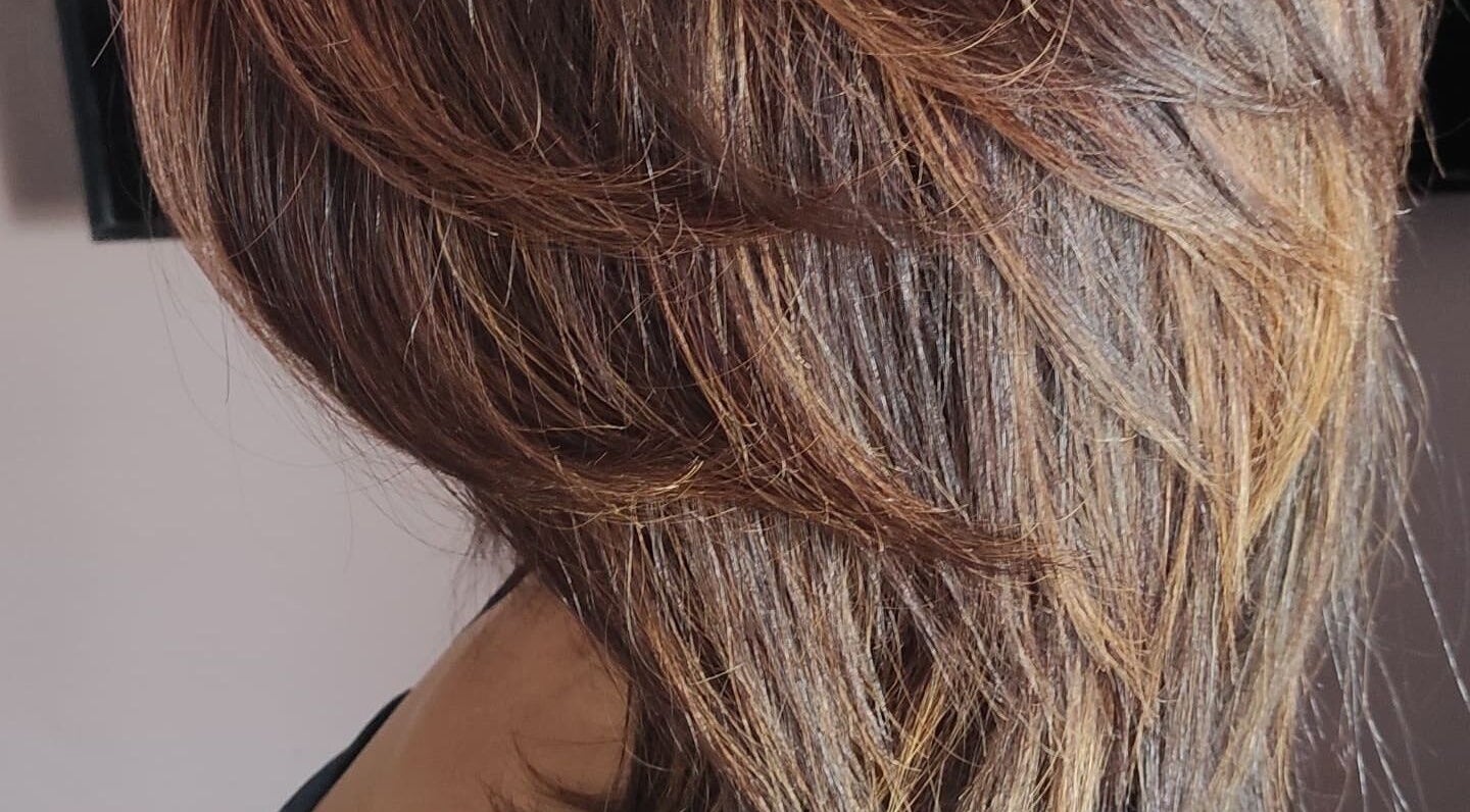 Elegant hair styling at Divas Only Mobile Salon, Cape Town, Western Cape, ZA. Highlighted brown layers.