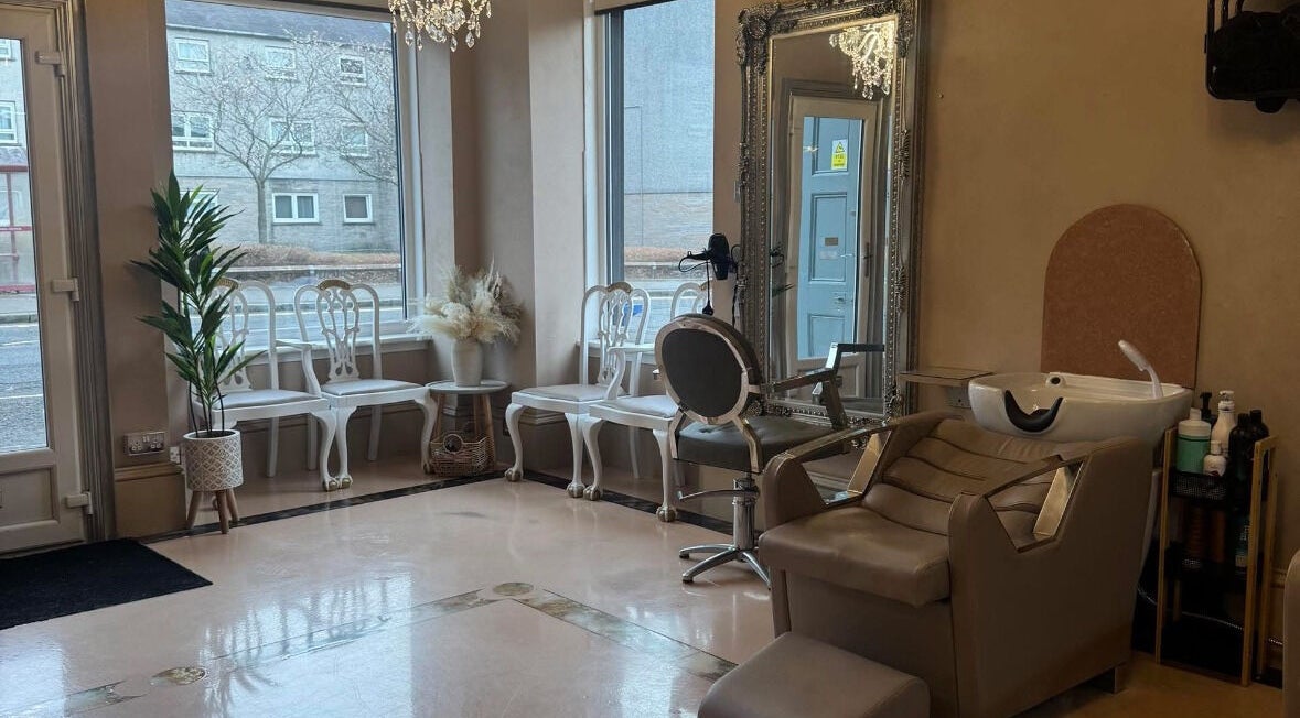 Chic interior of The salon Tillicoultry, Tillicoultry, Scotland, GB showcasing mirrors and seating.